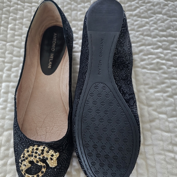 Antonio Melani Black Flats with Gold Leopard Detail Size 7.5M - Picture 3 of 3